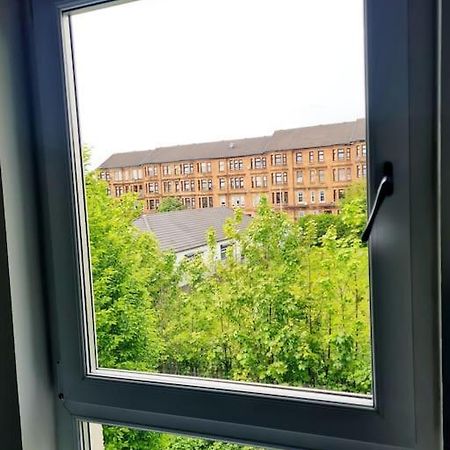Spacious 5Bed House, Free Parking, No Party ! グラスゴー エクステリア 写真
