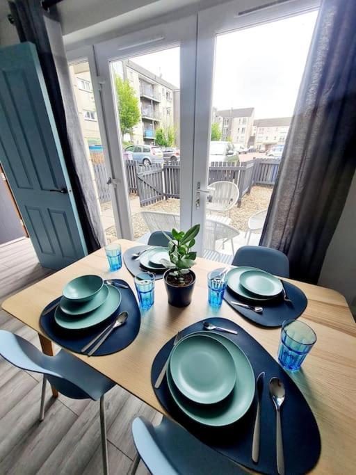 Spacious 5Bed House, Free Parking, No Party ! グラスゴー エクステリア 写真