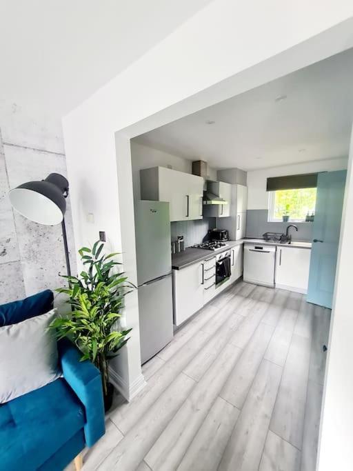 Spacious 5Bed House, Free Parking, No Party ! グラスゴー エクステリア 写真