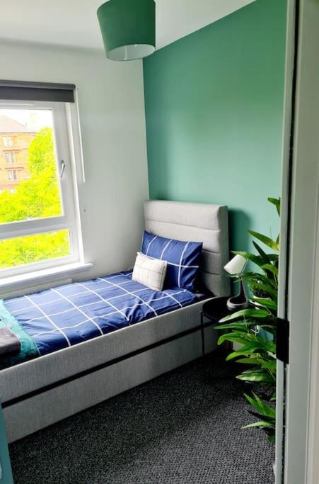 Spacious 5Bed House, Free Parking, No Party ! グラスゴー エクステリア 写真