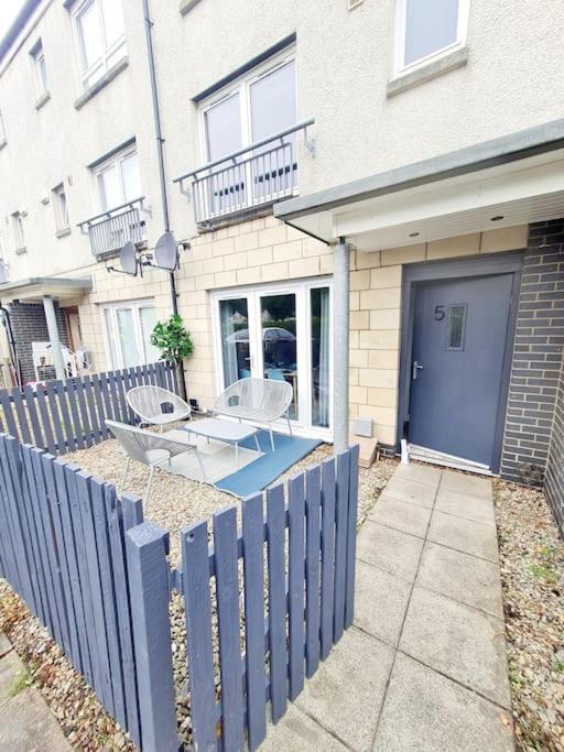 Spacious 5Bed House, Free Parking, No Party ! グラスゴー エクステリア 写真
